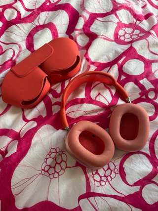 Apple AirPods Max coral