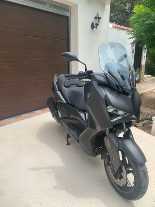 Yamaha XMAX 300 Maxi Scooter Negra