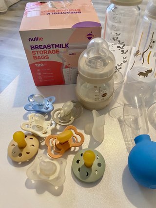 Set de accesorios para bebé (Nuk, Mam, Haakaa)