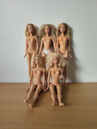 Lote 5 Barbies. Años 90.