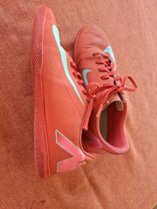 Botas de fútbol niño sala Nike, talla 37, rosas