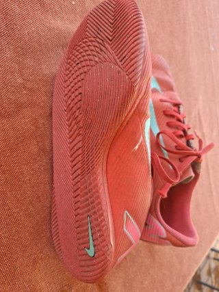 Botas de fútbol niño sala Nike, talla 37, rosas