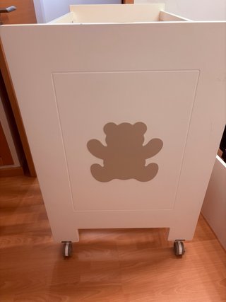 Cambiador de Bebé Blanco y cuna con colchon inclui