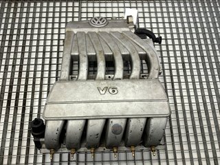Colector de admisión VW Touareg (7LA, 7L6, 7L7) 2002-2013 3.6 V6 FSI 03H133201D