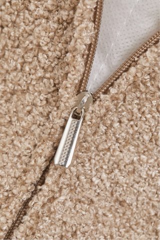 Sofá de tela beige