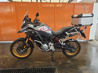BMW F850GS Adventure Gris y Dorado