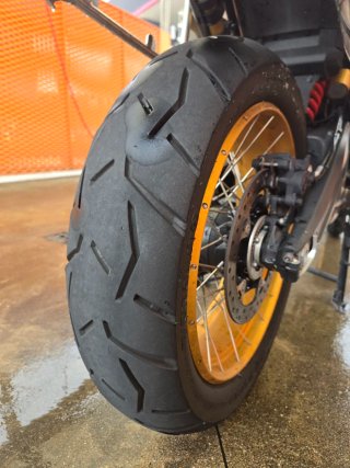 BMW F850GS Adventure Gris y Dorado