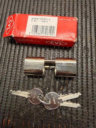 Bombín CVL 30x30 + 3 llaves NUEVO