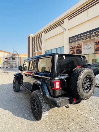 Jeep Wrangler Unlimited Sahara 2022 · Look Rubicon