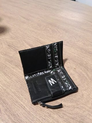 Cartera Wildzone con cremallera y logo W
