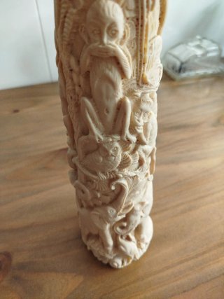 Cuerno resina tallado