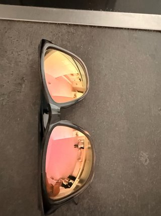 Gafas de sol Hawkers polarizadas doradas y rosas