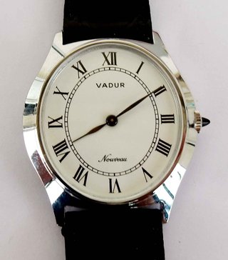 1518-Reloj VADUR - unisex - vintage - cuerda - NOS