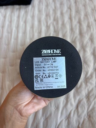 Lámpara de mesa Zara Home dorada