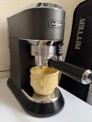 Cafetera Espresso DeLonghi Dedica Negra