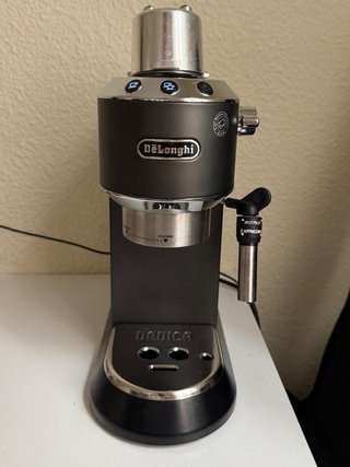 Cafetera Espresso DeLonghi Dedica Negra