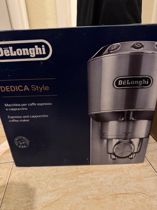 Cafetera Espresso DeLonghi Dedica Negra