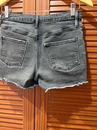 Pantalón corto niña con bordados de rosas