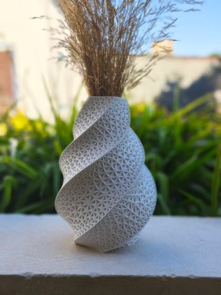 Vaso Decorativo Geométrico em Espiral