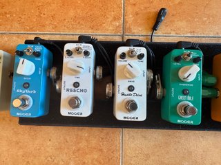 Pedalera Mooer con 7 Pedales
