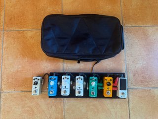 Pedalera Mooer con 7 Pedales