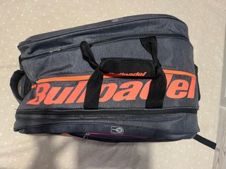 Paletero Bullpadel Avantline Negro y Rosa