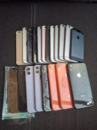 Lote de 15 iPhones para piezas o repuestos