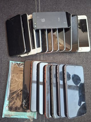 Lote de 15 iPhones para piezas o repuestos