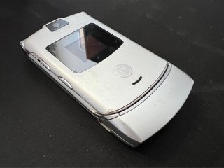 Motorola V3 Libre de Fábrica color lplata