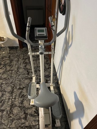 Bicicleta Elíptica Gris y Blanca