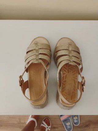 Sandalias Mustang Doradas Talla 39