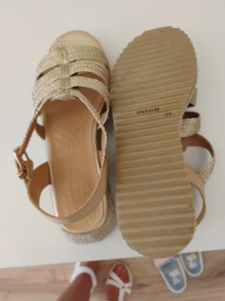 Sandalias Mustang Doradas Talla 39