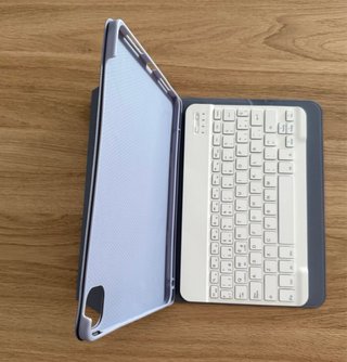 Funda con teclado Bluetooth para iPad Pro 11”