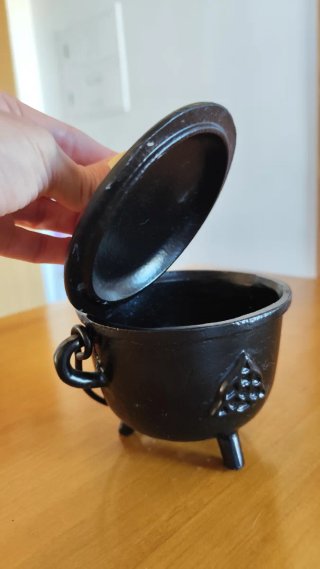 Caldero de hierro fundido con tapa
