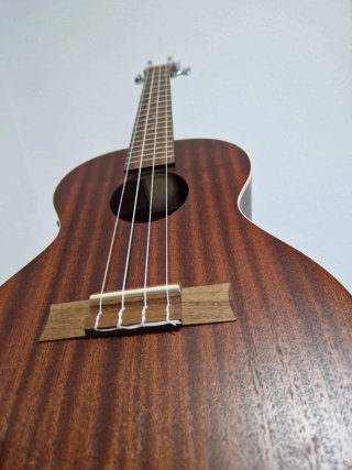 Ukelele Tenor Eléctrico Kala