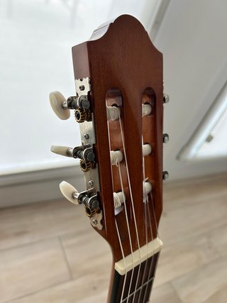 Guitarra Clásica Thomann 4/4 + Funda + Afinador