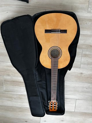 Guitarra Clásica Thomann 4/4 + Funda + Afinador