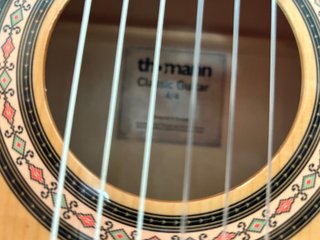 Guitarra Clásica Thomann 4/4 + Funda + Afinador