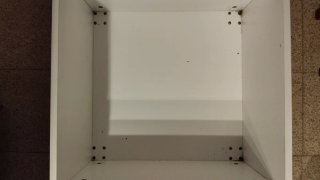 Caja/baúl de madera con ruedas