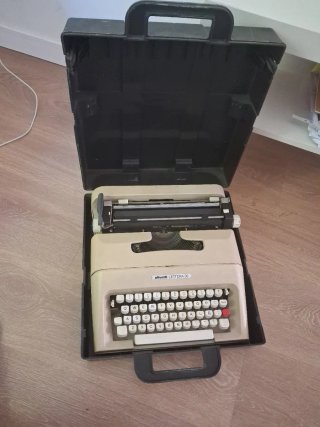 Máquina de escribir Olivetti Lettera 35