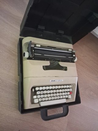 Máquina de escribir Olivetti Lettera 35