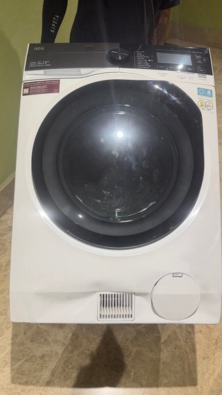 Lavadora/Secadora AEG LWR981601C con golpe inferio