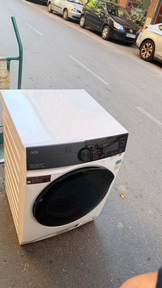 Lavadora/Secadora AEG LWR981601C con golpe inferio