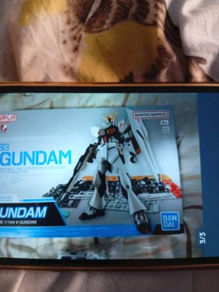 Bandai RX-93 v Gundam Entry Grade
