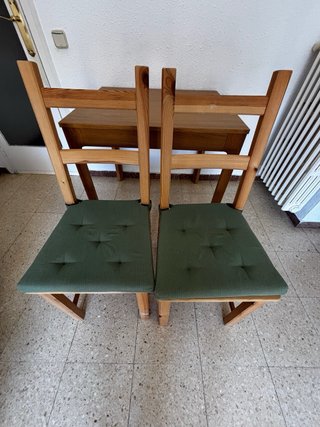 Mesa Extensible IKEA y 2 Sillas