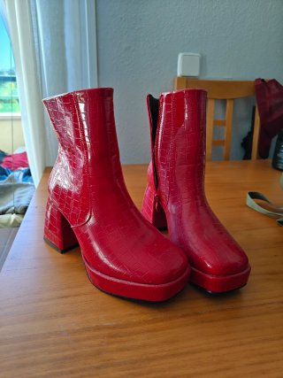 Botas Rojas con Textura