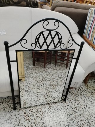 Espejo de Forja Clásico con Diseño Decorativo