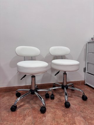 2 Taburetes Giratorios con Respaldo