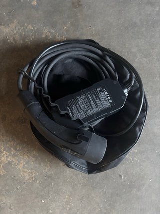 Bolsa con cargador de coche eléctrico