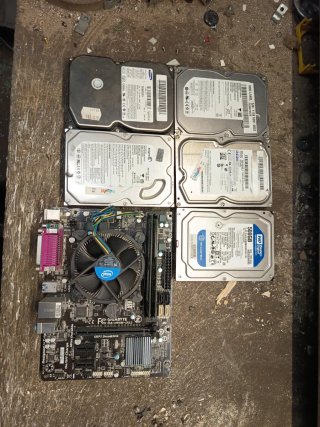 Lote de 5 Discos Duros y Placa Base